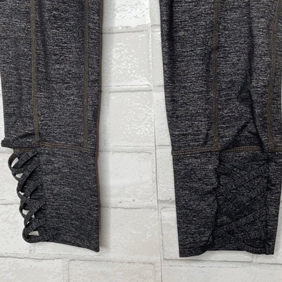 Athleta Criss Cross Heathered Grey Capri Legging - Picture 4 of 12